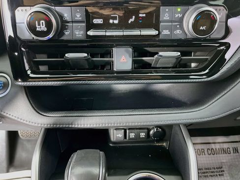 Used 2021 Toyota Highlander XSE AWD/4WD image 22