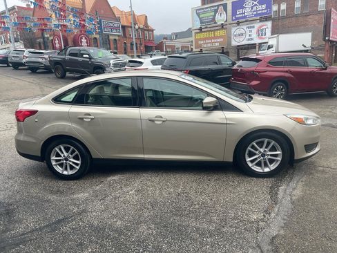 Used 2017 Ford Focus SE w/ Cold Weather Package image 5
