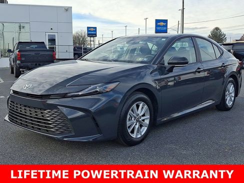 Used 2025 Toyota Camry LE image 3