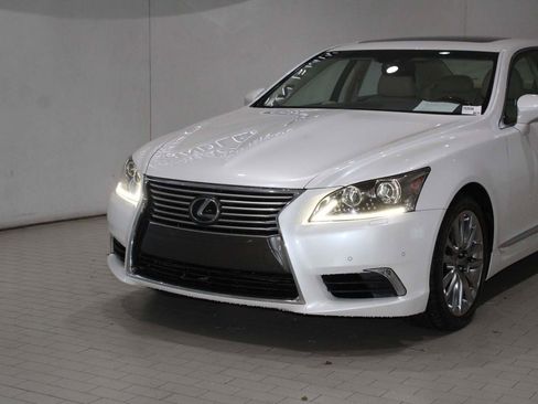 Used 2017 Lexus LS 460 L image 2