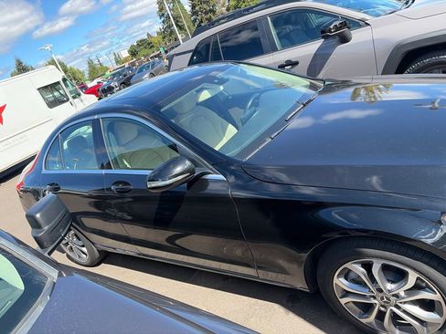 Used 2018 Mercedes-Benz C 300 4MATIC Sedan image 4
