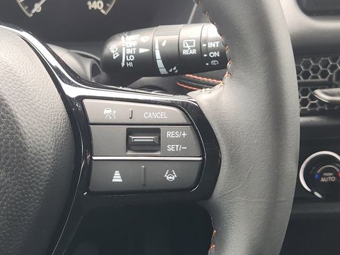 Certified 2025 Honda HR-V Sport image 32