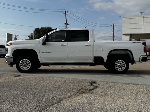 Used 2025 Chevrolet Silverado 2500 LT w/ Convenience Package image 7