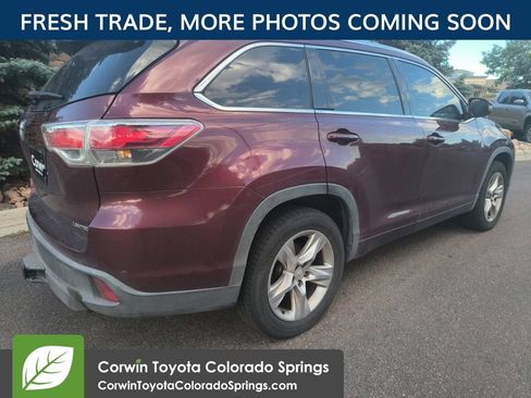 Used 2015 Toyota Highlander Limited w/ Driver Technology Package FWD image 4