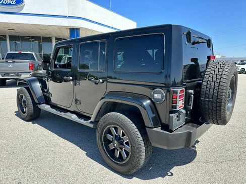 Used 2016 Jeep Wrangler Unlimited Sahara w/ Connectivity Group AWD/4WD image 3