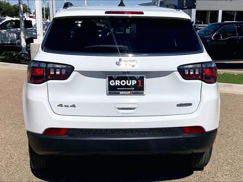 Used 2023 Jeep Compass Latitude AWD/4WD image 31