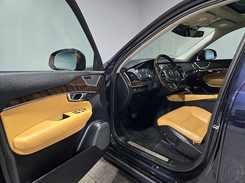 Used 2016 Volvo XC90 T6 Momentum w/ Momentum Plus Package image 9