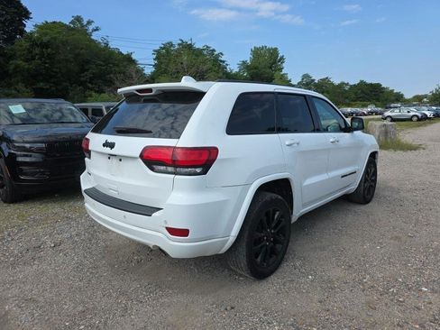 Used 2021 Jeep Grand Cherokee Laredo X AWD/4WD image 3