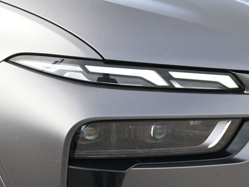 Used 2023 BMW X7 M60i w/ Executive Package image 13