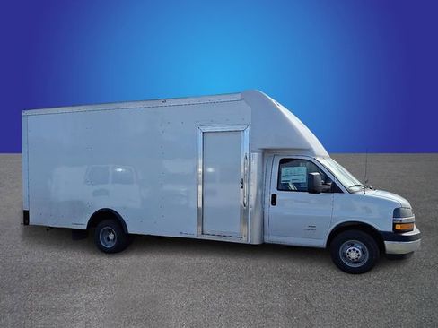 New 2025 Chevrolet Express 4500 Extended w/ Power Convenience Package RWD image 3