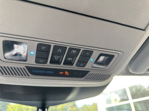 Used 2022 Ford Explorer XLT w/ Equipment Group 202A image 25