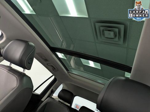 Used 2022 Volkswagen Tiguan SE w/ Panoramic Sunroof Package image 22