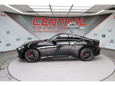 Used 2025 Nissan Z Performance w/ Floor Mat Package RWD image 3