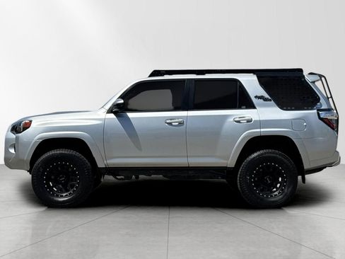 Used 2019 Toyota 4Runner TRD Off-Road AWD/4WD image 6