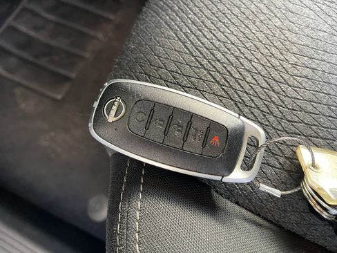 Used 2025 Nissan Rogue SV image 21