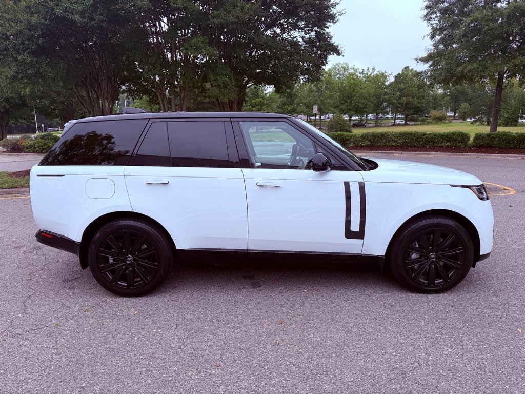 Used 2025 Land Rover Range Rover SE AWD/4WD image 19
