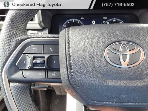 Used 2025 Toyota Tacoma TRD Sport AWD/4WD image 26