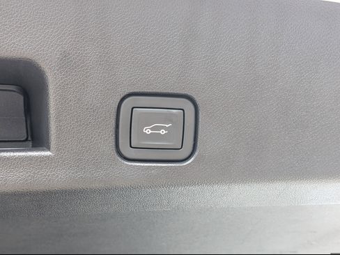 Used 2024 Chevrolet Traverse LT FWD image 14