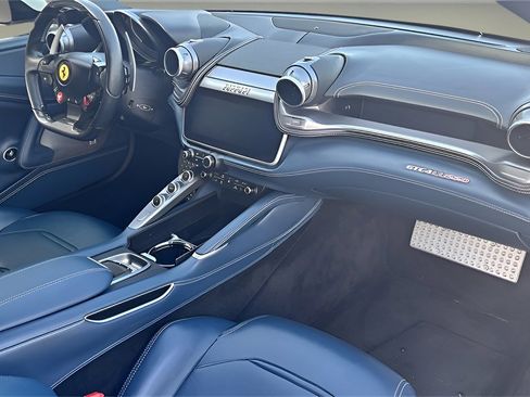 Used 2017 Ferrari GTC4Lusso image 7