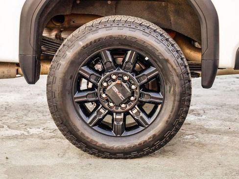 Used 2025 GMC Sierra 2500 AT4 image 12