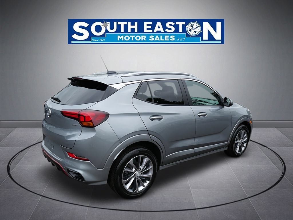 Used 2023 Buick Encore GX Select w/ Sport Touring Package FWD image 7