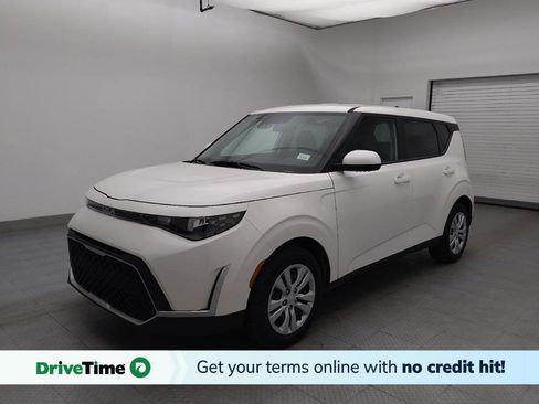 Used 2025 Kia Soul LX FWD image 1