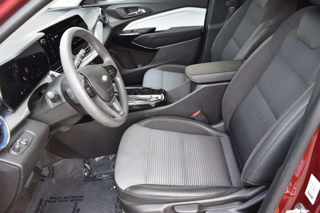 Used 2025 Chevrolet Trax LT FWD image 8