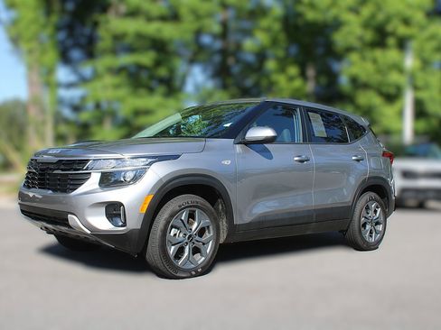 Certified 2026 Kia Seltos LX AWD/4WD image 3