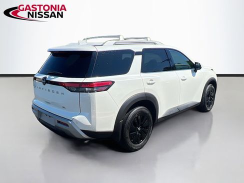 Used 2024 Nissan Pathfinder SL w/ Cargo Package image 9