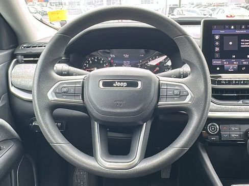 Used 2022 Jeep Compass Sport image 12