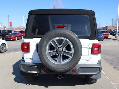Used 2021 Jeep Wrangler Unlimited Sahara image 8