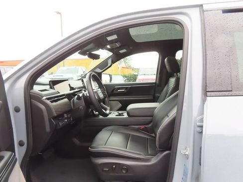 Used 2025 GMC Sierra EV Denali AWD/4WD image 16
