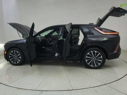 Used 2025 Cadillac Lyriq Sport AWD/4WD image 75