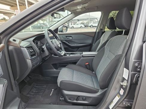 Used 2023 Nissan Rogue SV image 11