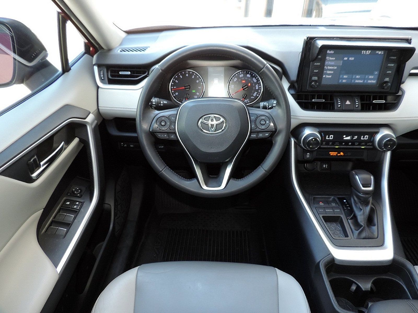 Used 2019 Toyota RAV4 XLE Premium FWD image 14