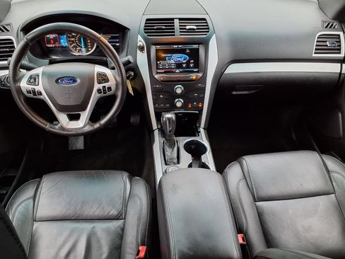 Used 2014 Ford Explorer XLT w/ Equipment Group 202A AWD/4WD image 4