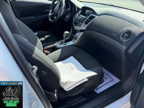 Used 2016 Chevrolet Cruze LT FWD image 10
