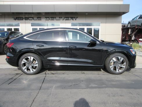 Used 2022 Audi e-tron Premium Plus AWD/4WD image 13