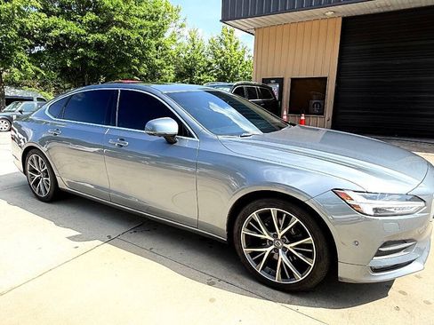 Used 2018 Volvo S90 T5 Momentum FWD image 9
