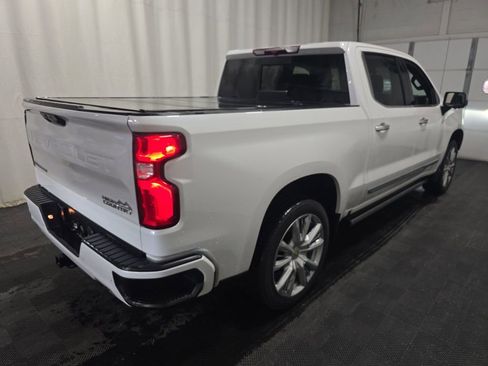 Used 2022 Chevrolet Silverado 1500 High Country w/ High Country Premium Package AWD/4WD image 2
