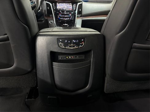 Used 2016 Cadillac Escalade Premium AWD/4WD image 32