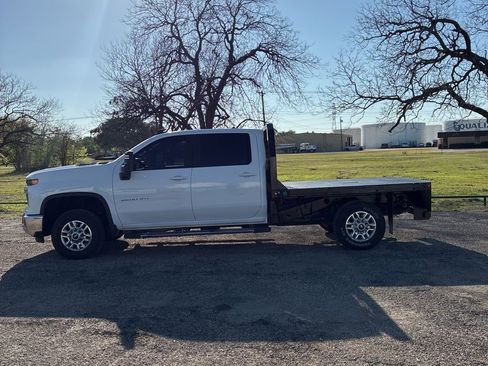 Used 2024 Chevrolet Silverado 2500 LT w/ Convenience Package image 2