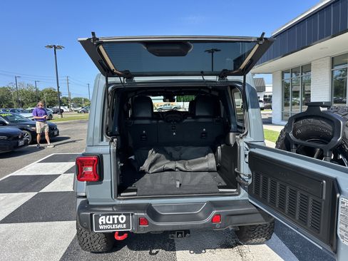 Used 2025 Jeep Wrangler Unlimited Rubicon AWD/4WD image 5