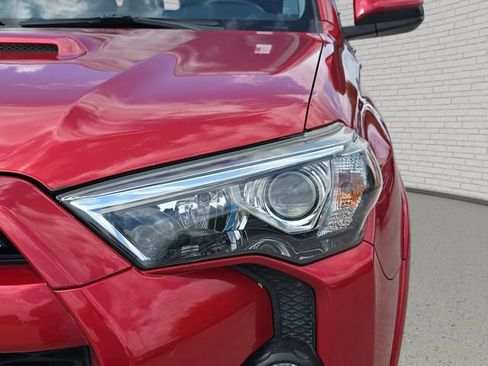 Used 2020 Toyota 4Runner TRD Off-Road AWD/4WD image 31