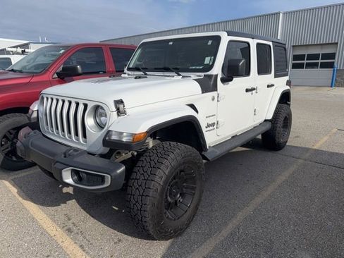 Used 2019 Jeep Wrangler Unlimited Sahara AWD/4WD image 2