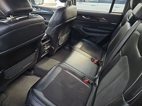 Used 2023 Jeep Grand Cherokee Altitude image 9