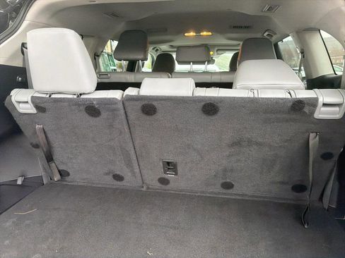 Used 2022 Toyota Highlander XLE image 12