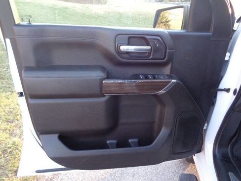 Used 2022 Chevrolet Silverado 2500 LT image 13