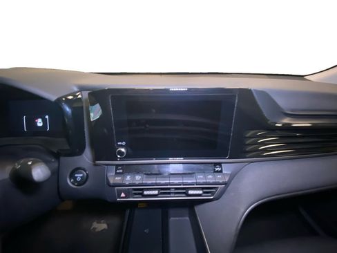 Used 2025 Toyota Camry LE image 10