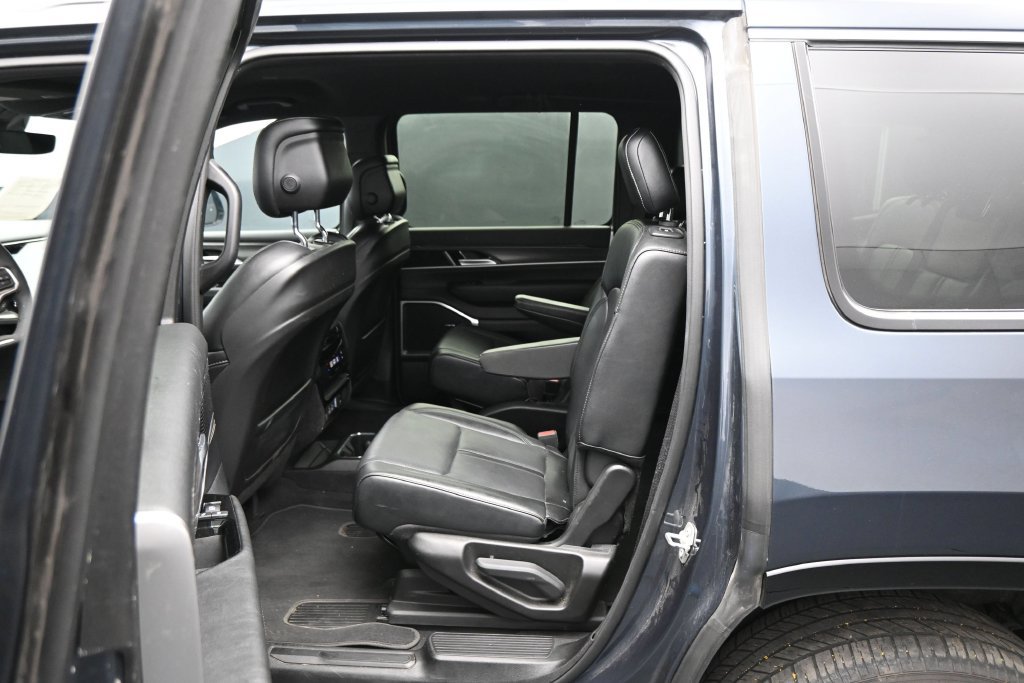 Used 2024 Jeep Wagoneer Series III AWD/4WD image 23